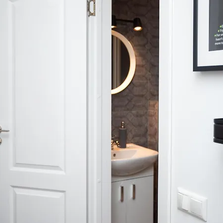 By The Andrejsala Area With Free Parking And Reach The Old Town In 15 Min Walk * Riga