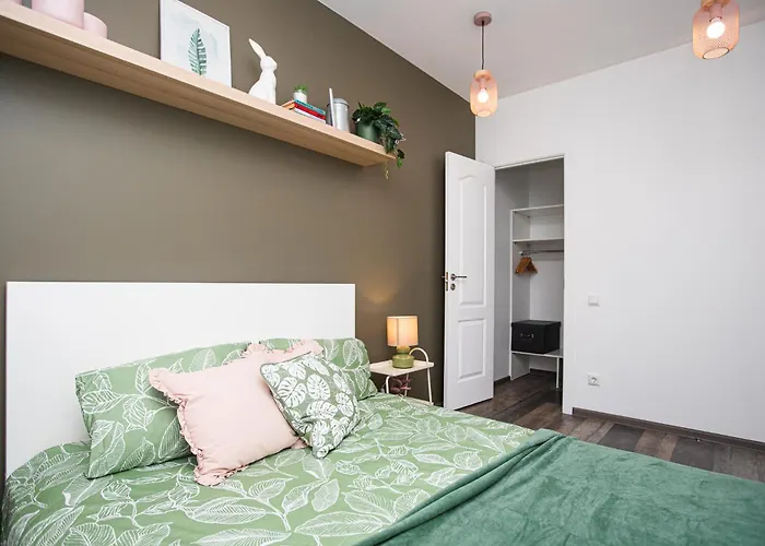 By The Andrejsala Area With Free Parking And Reach The Old Town In 15 Min Walk Ρίγα