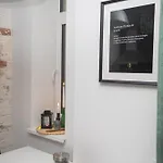By The Andrejsala Area With Free Parking And Reach The Old Town In 15 Min Walk Apartamento Riga