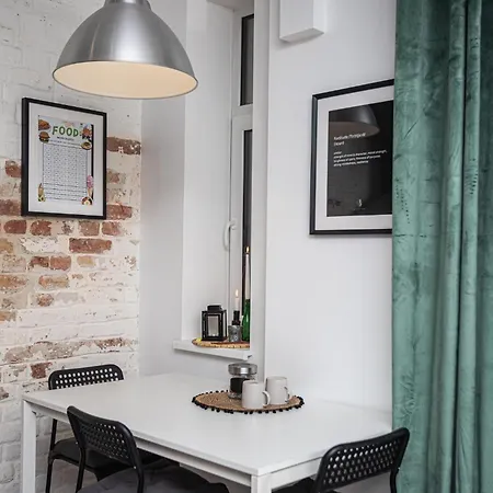 By The Andrejsala Area With Free Parking And Reach The Old Town In 15 Min Walk Dzīvoklis *