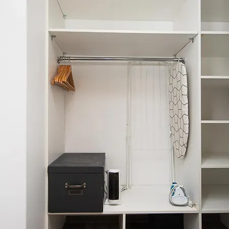 Appartement By The Andrejsala Area With Free Parking And Reach The Old Town In 15 Min Walk Riga