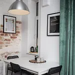 By The Andrejsala Area With Free Parking And Reach The Old Town In 15 Min Walk Apartmán *