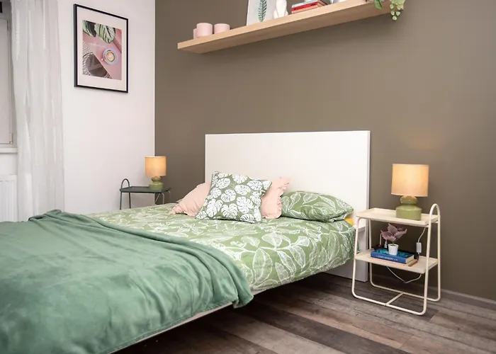 By The Andrejsala Area With Free Parking And Reach The Old Town In 15 Min Walk Апартаменты