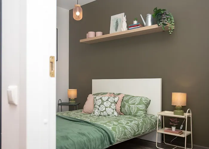 By The Andrejsala Area With Free Parking And Reach The Old Town In 15 Min Walk Апартаменты