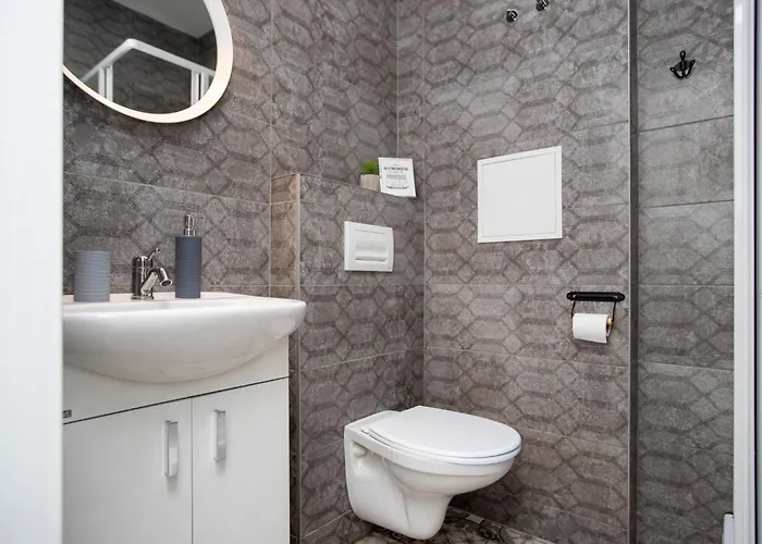 By The Andrejsala Area With Free Parking And Reach The Old Town In 15 Min Walk Апартаменты *